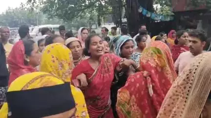 ভরতপুর ১: প্যান্ডেলের বাঁশ খুলতে গিয়ে ইব্রাহিমপুরে বিদ্যুৎস্পৃষ্ট হয়ে মারাত্বকভাবে জখম যুবক