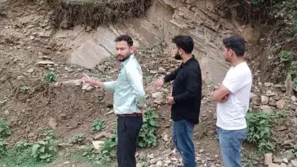 थल: एसडीएम ने बेरीनाग और थल में आपदा संभावित स्थलों का किया निरीक्षण