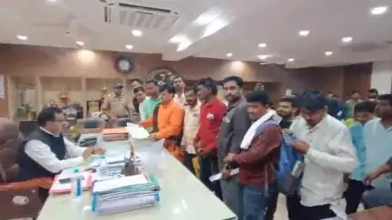 परभणी: लाडका भाऊ योजनेतील प्रशिक्षणार्थींना नोकऱ्यांमध्ये समाविष्ट करा श्रीसंत बागडेबाबा मानव मित्रचे जिल्हाधिकाऱ्यां निवेदन