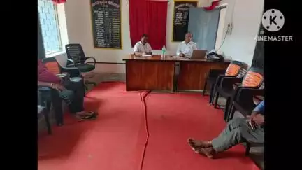 चंदिया: ग्राम पंचायत दुब्बार में आयुष्मान कार्ड की समीक्षा की गई