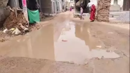 मलसीसर: अलसीसर के मुख्य बाजार में आम रास्ते पर गंदे पानी के जलभराव से स्थानीय लोग परेशान #jansamasya