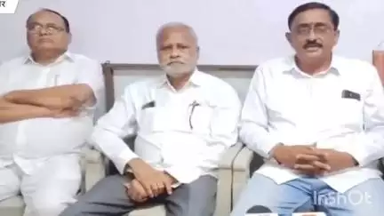 जामनेर: आगामी निवडणुकीच्या पार्श्वभूमीवर शहरातील राष्ट्रवादी शरद पवार पक्षाच्याकार्यालयात महाविकास आघाडीची पत्रकार परिषद संपन्न.