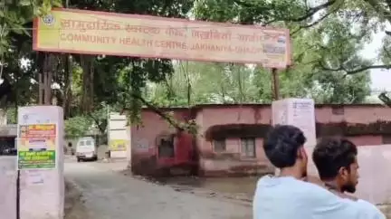 जखनिया: जखनिया में पहली बारिश में विकास की पोल खुली, सड़कों पर भरा पानी, राहगीरों को आने-जाने में परेशानी