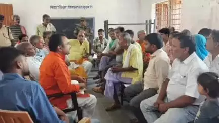 डुमरा: बिशनपुर में विकसित भारत संकल्प पढ़कर हस्ताक्षर अभियान चलाया गया