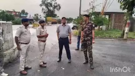 पोड़ैयाहाट: गोड्डा एसपी मुकेश कुमार ने पोड़ैयाहाट थाना और डांडे मोड कैंप का औचक निरीक्षण किया