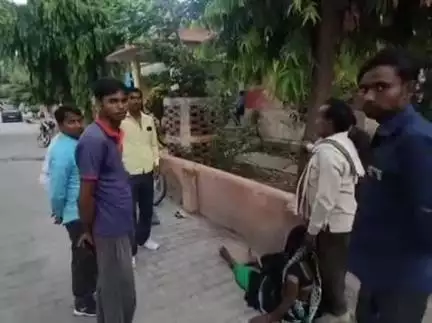 अमृतपुर: हरसिहपुर गहलबार के पास महिला को बचाने में बाइक सवार की हुई मौत
