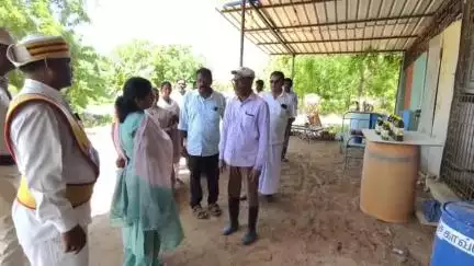 இளையாங்குடி: இளையான்குடி வட்ட அளவில் பல்வேறு பகுதிகளில் அரசின் திட்டங்கள் தொடர்பான கள ஆய்வுகள் மேற்கொண்ட ஆட்சியர்