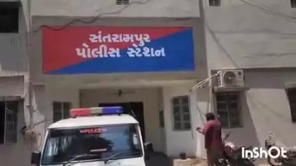 સંતરામપુર: પાદેડી અડોર ગામે બાઈક અને ફોરવીલર ગાડી સાથે અકસ્માત સર્જાયો ચાર વ્યક્તિને સામાન્ય થતા 108 મારવા માટે હોસ્પિટલમાં ખસેડાયા
