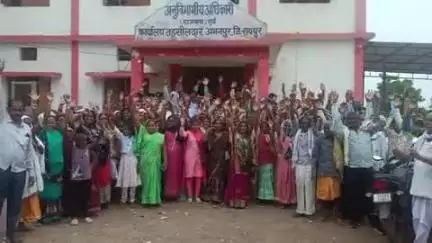 अभनपुर: ग्राम बेलर के सैकड़ों ग्रामीणों ने SDM कार्यालय अभनपुर में शासकीय भूमि पर कब्जा का लगाया आरोप