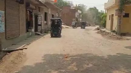 उन्नाव: करोवन गांव की रोड़ पिछले 4 वर्षो से खराब,वाहन चालक हो रहे परेशान कहा विधायक की गाड़ी रोज तीसरे दिन निकलती हैं #jansamasya