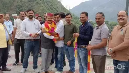 भलेई: विधायक डीएस ठाकुर ने कोटी में लोगों की जनसमस्याएं सुनीं