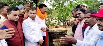केरेडारी: विधायक ने तारवा से पताल तक मुख्यमंत्री ग्राम सड़क योजना के तहत सूदढीकरण की आधारशिला रखी