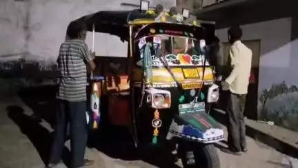 महोबा: फतेहपुर बजरिया निवासी व्यक्ति ने सूने मकान के अंदर फांसी लगाकर दी जान, परिवार का रो-रोकर हुआ बुरा हाल