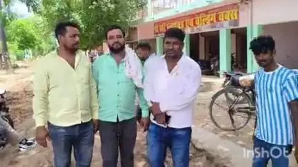 धनघटा: 10 सालों से जर्जर लोहरैया-बंतवार मार्ग की बदली तस्वीर, टांडा ग्राम प्रधान प्रतिनिधि नकुल यादव ने निजी खर्चे से डलवाए ईंट