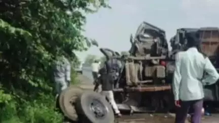सिकंदरा: खोजफूल गांव के पास नेशनल हाईवे पर पिकअप और डीसीएम की भिड़ंत, अनियंत्रित होकर पलटी डीसीएम, 3 घायल जिला अस्पताल रेफर