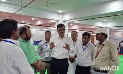 जमुई: जिला निर्वाचन पदाधिकारी सह जिलाधिकारी ने FLC कार्य का किया निरीक्षण, अभियंताओं की टीम द्वारा किया जा रहा FLC कार्य