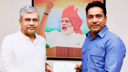 राजगढ़: चूरू संसदीय क्षेत्र के रेलवे से संबंधित विभिन्न मुद्दों को लेकर सांसद राहुल कस्वां ने रेल मंत्री से की मुलाकात