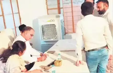 रायसिंहनगर: रायसिंहनगर के सरदारपुरा बीका में रात्रि चौपाल में विभिन्न विभागीय अधिकारी रहे मौजूद