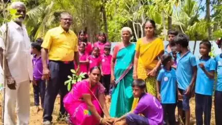 காளையார்கோவில்: கீழக்கோட்டையில் யாவரும் கேளீர் அணிகள் துவக்க விழா