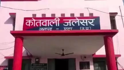 जलेसर: गांव पिलखतरा के आरोपियों ने महिला के खेत की जुताई कर गड़े खंभों को तोड़ा, जान से मारने की दी धमकी, थाना पर FIR दर्ज