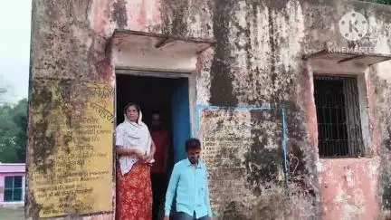शाहनगर: शाहनगर ग्राम पंचायत के धरमपुरा आंगनवाड़ी केंद्र की बदहाल स्थिति, ज़िम्मेदार बेखबर
