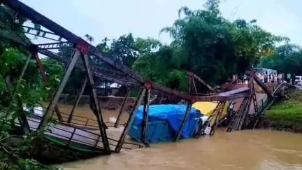 হাইলাকান্দি: ভাঙ্গারপারে নদীর ব্রীজ ভেঙে দুর্ভোগে হাইলাকান্দি সহ বরাকের যাত্রীরা বলে খোঁজ নেন বিধায়ক খলিল উদ্দিন মজুমদার