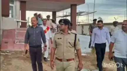 सौर बाज़ार: जिला पदाधिकारी व पुलिस अधीक्षक ने सोनबरसा कचहरी ओपी के निर्माणाधीन भवन का निरीक्षण किया