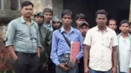 बंदगांव: कारू गांव में बिजली ट्रांसफार्मर खराब होने से परेशान ग्रामीणों ने बिजली विभाग के अधिकारियों को सौंपा पत्र