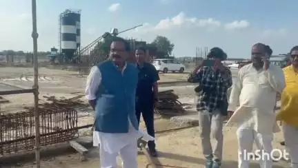आगरा: धनौली में 144 एकड़ में बन रहे सिविल एयरपोर्ट के निर्माण कार्यों का केंद्रीय राज्य मंत्री ने किया निरीक्षण
