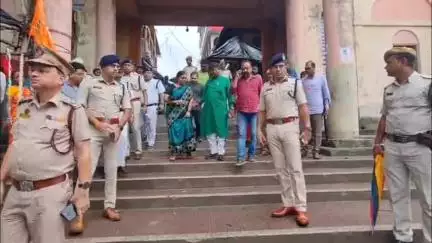 শ্রীরামপুর-উত্তরপাড়া: বৈদ্যবাটিতে নিমাই তীর্থ গঙ্গার ঘাট সহ অন্যান্য ঘাট পরিদর্শনে জেলাশাসক, মহকুমা শাসক, মন্ত্রী, পুলিশ কমিশনার, বিধায়ক