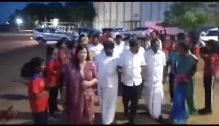 பெரம்பலூர்: முன்னாள்முதல்வர் கருணாநிதியின் நூற்றாண்          டு  விழா விளையாட்டு 
போட்டிகள்,வெற்றி 
பெற்றவர்களுக்கு எம்பி, எம்எல்ஏ பரிசு வழங்கினர்