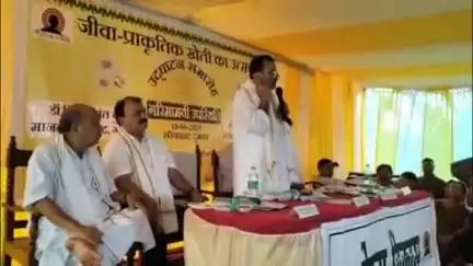 सरैयाहाट: सरैयाहाट प्रखंड के दूला टांड़ गांव में चेतना विकास एवं नाबार्ड के तत्वाधान में मिट्टी पूजन समारोह आयोजित