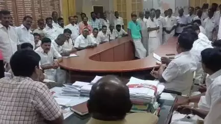தேவகோட்டை: சிறகிலி நாதசுவாமி திருக்கோவில் திருத்தேர் சார் ஆட்சியர் அலுவலகத்தில் தொடர்பாக ஒருங்கிணைப்பு கூட்டம்