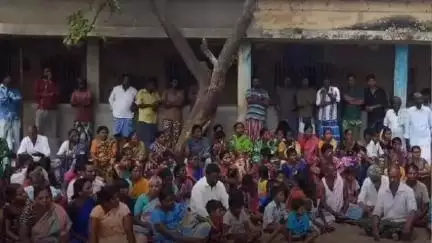 మైదుకూరు: చాపాడులో విద్యార్థుల తల్లిదండ్రుల నిరసన