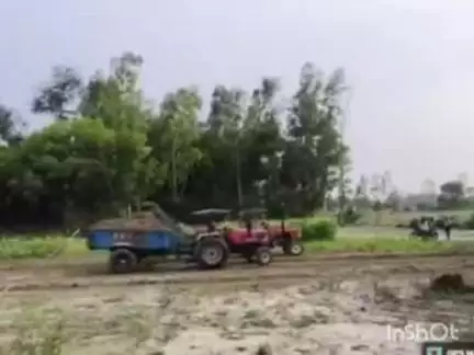 मेहदावल: ठकुराडाडी गांव के सिवान में अवैध मिट्टी का खनन किया जा रहा है
