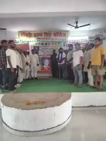 राजपुर: चौधरी चरण सिंह महाविद्यालय के प्रांगण में पूर्व सांसद स्व राम अवधेश सिंह की जयंती पर मेधावी छात्रों को किया गया सम्मानित