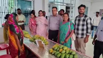 घाघरा: प्रखंड कार्यालय परिसर घाघरा में आम उत्सव सह बागवानी मेले का आयोजन किया गया