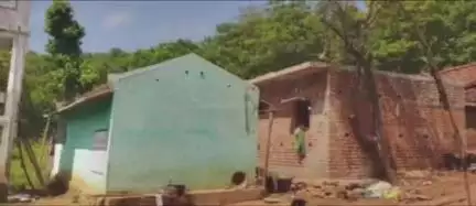 बोराम: बोंटा में वन विभाग ने तीन आदिम जनजाति परिवारों को पक्का मकान तोड़ने का भेजा नोटिस