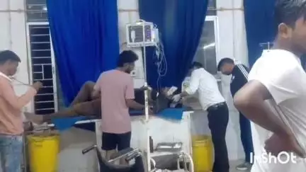 जमुई: खैरमा के पास सड़क दुर्घटना में बाइक सवार दो युवक घायल, सदर अस्पताल में कराया गया भर्ती