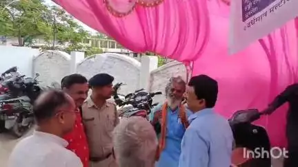गुना: चौधरन कॉलोनी में स्वास्थ्य विभाग और जैन मिलन के सहयोग से निशुल्क स्वास्थ्य जांच शिविर लगा, कलेक्टर सीएमएचओ भी शामिल हुए