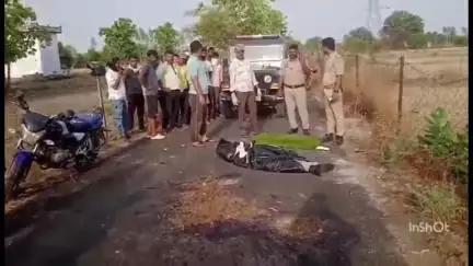 अतर्रा: छिबावं गांव के पास अज्ञात व्यक्ति का शव मिला, सूचना पाकर मौके पर पहुंची पुलिस