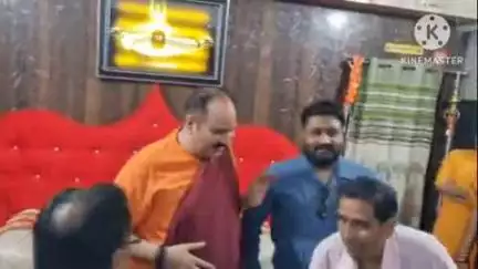 खुरई: कथा वाचक प्रदीप मिश्रा की भगवान चित्रगुप्त पर टिप्पणी से नाराज़ कायस्थ समाज ने एसडीएम को सौंपा ज्ञापन