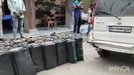 मधेपुर: मधेपुर लक्ष्मीपुर चौक पर 906 लीटर नेपाली देसी शराब व बीयर तथा एक स्कार्पियो गाड़ी के साथ एक तस्कर गिरफ्तार