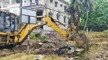 নারায়ণগড়: বেলদার ছোটমাতকতপুর এলাকায় আদালতের নির্দেশে পূর্ত দপ্তরের জায়গায় জবরদখলকারীদের উচ্ছেদ করা হলো