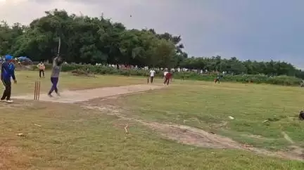 मधेपुरा: MCC टूर्नामेंट में महेशुआ ने हरिराहा को 143 रन से हराया, प्रखंड प्रमुख प्रतिनिधि ने किया उद्घाटन