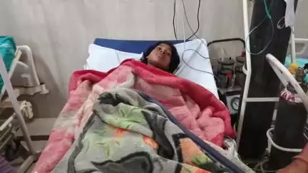 जशपुर: घर में झाड़ू लगाते समय 21 वर्षीय युवती को सांप ने डसा, जिला अस्पताल में चल रहा इलाज