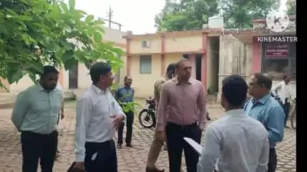 राजनांदगांव: राजनादगांव के गुरुद्वारा चौक स्थित सीएमएचओ कार्यालय का आकस्मिक निरीक्षण राजनादगांव कलेक्टर ने किया