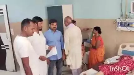 आरा: आरा सदर अस्पताल में गरीब असहाय महिला के इलाज को लेकर राजद नेता ने सिविल सर्जन से बात कर समुचित इलाज कराया