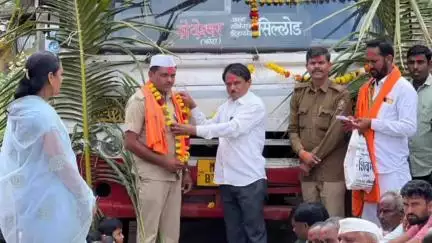 भोकरदन: कोदा ते सिल्लोड बस सेवा सुरू चालक व वाहक यांचा सरपंच व ग्रामस्थांच्या वतीने पुष्पगुच्छ देऊन करण्यात आला सत्कार