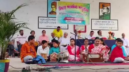 লাভপুর: লাভপুর যাদবলাল হাইস্কুলের প্রাক্তন সহ কারি প্রধান শিক্ষকের বিদায় সংবর্ধনা অনুষ্ঠান বিভিন্ন অনুষ্ঠানের মধ্য দিয়ে